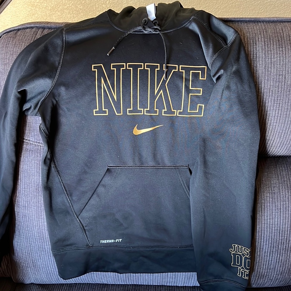 Women’s Nike therma fit hoodie